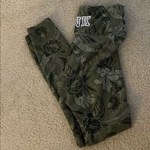 VS PINK YOGA PANTS SZ M